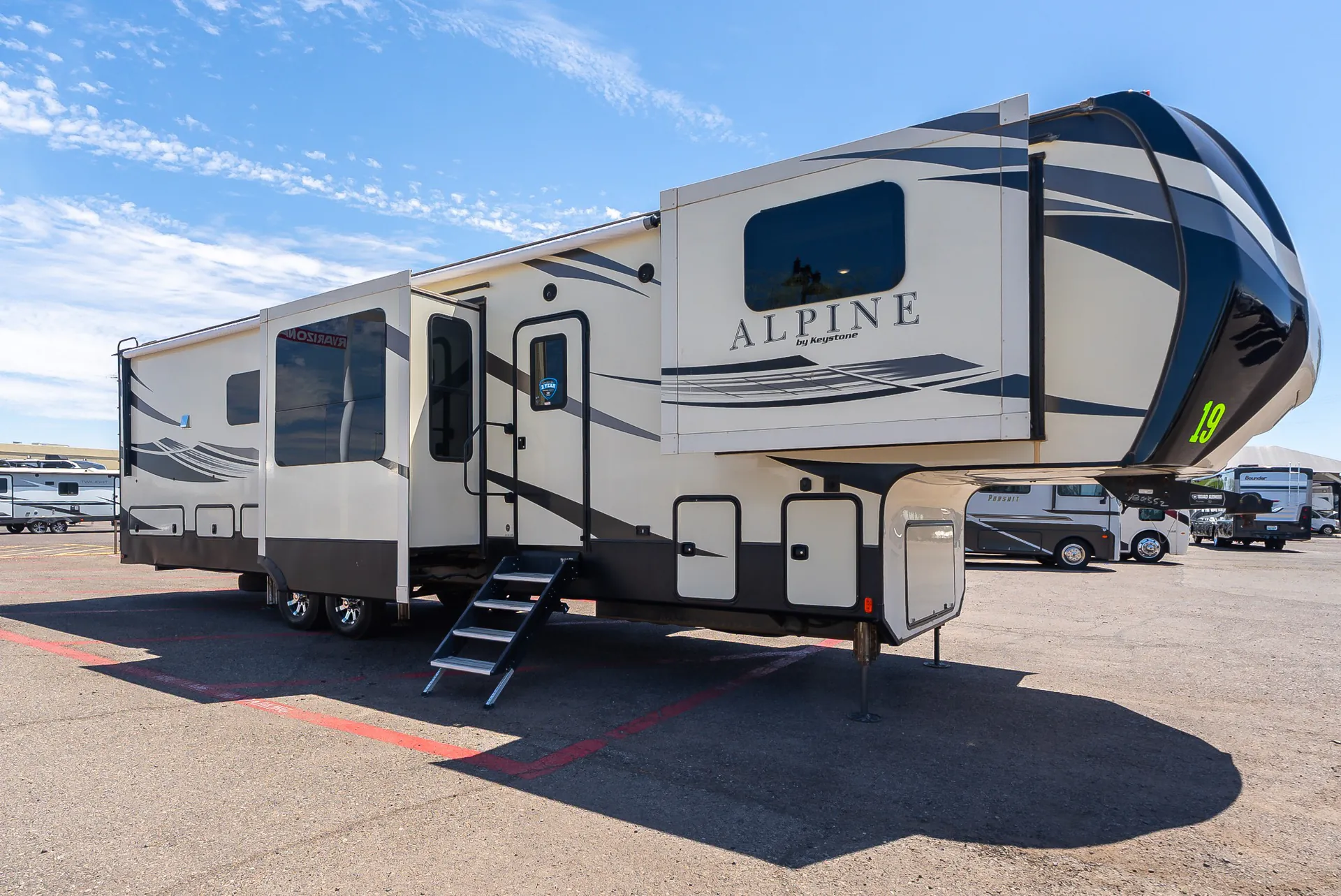 2019 Keystone Alpine 3710KP - Photo 2