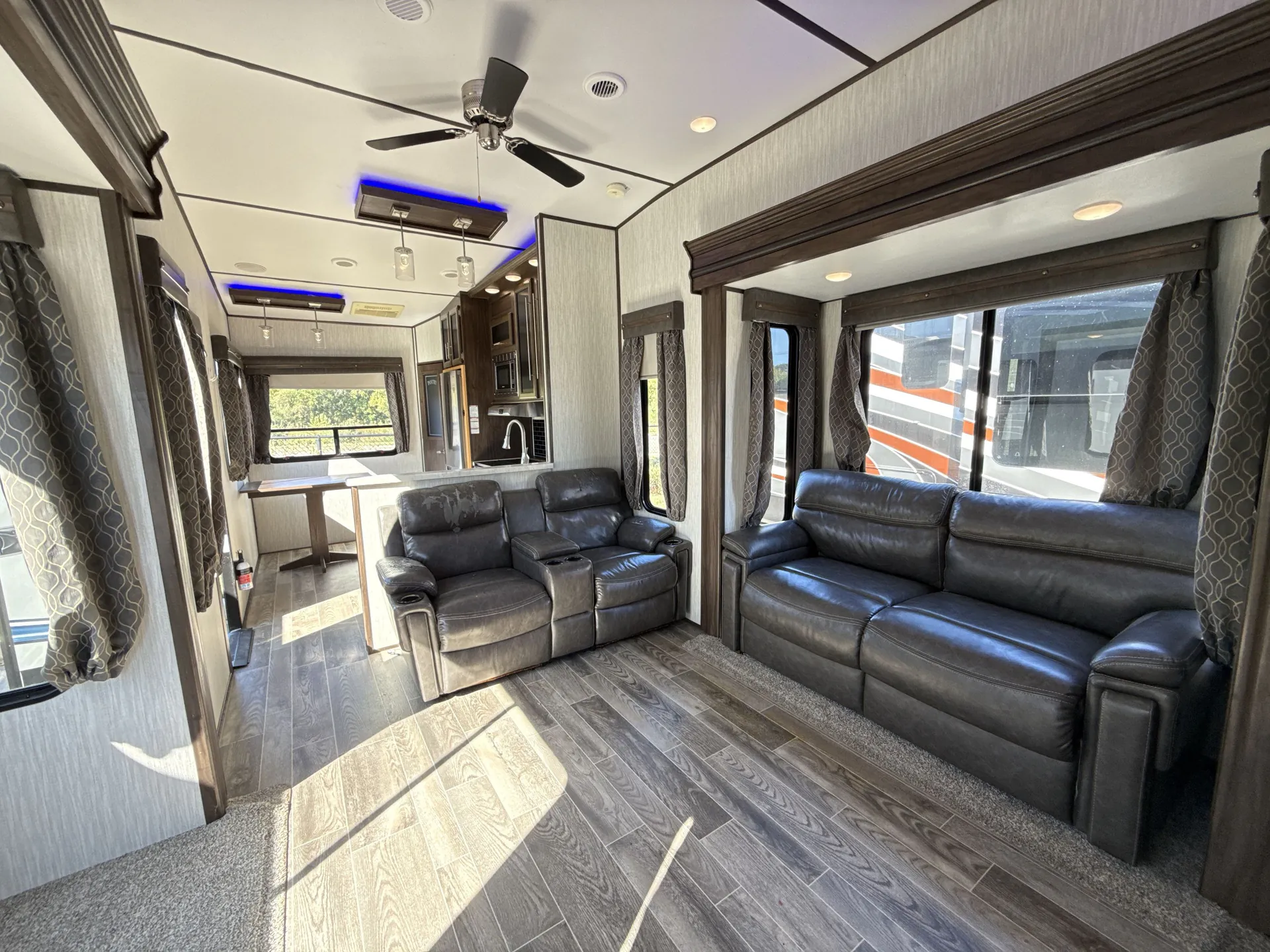 2019 Forest River Cherokee Arctic Wolf 305ML6 — living area main