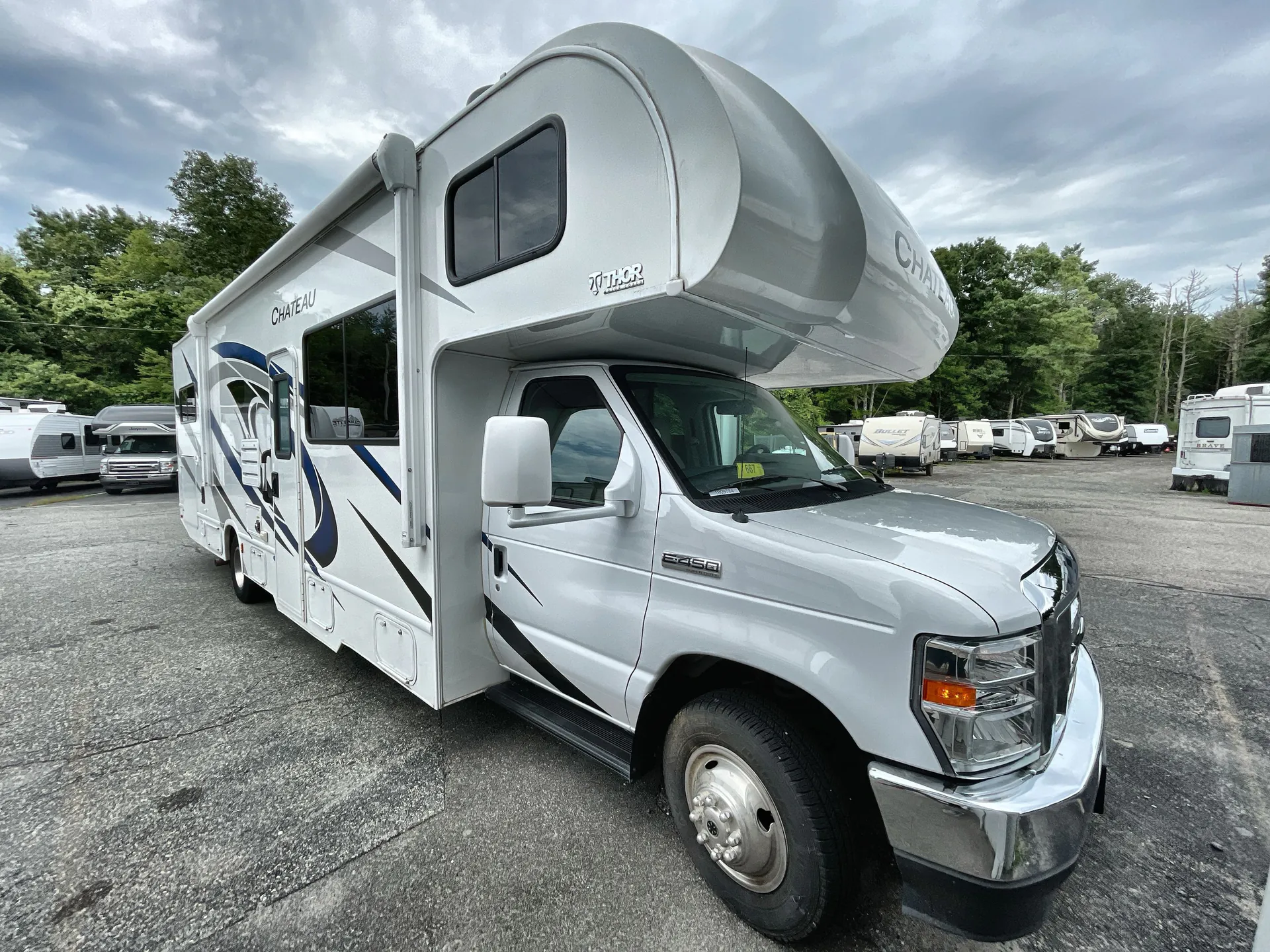 2021 Thor Motor Coach Chateau 31EV - Photo 2