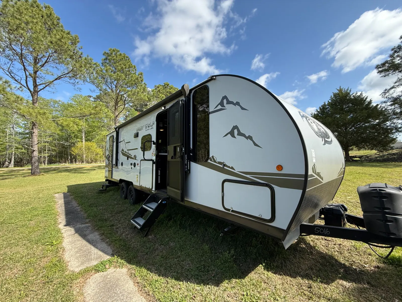 2023 Forest River Cherokee Grey Wolf Black Label 26DBHBL - Photo 2
