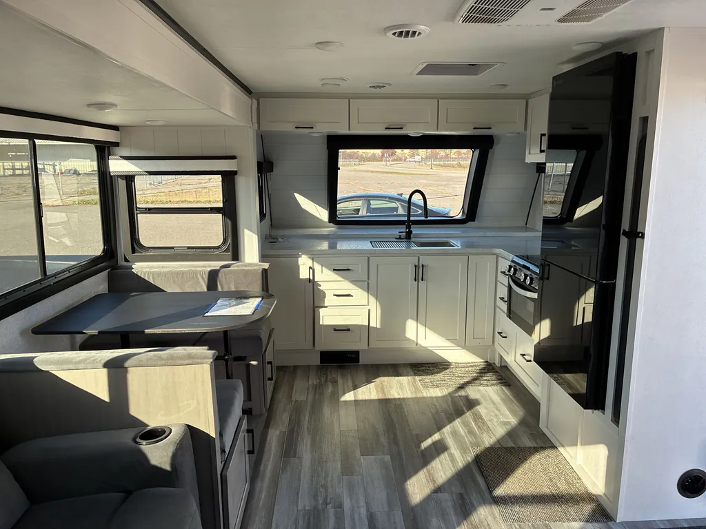 2025 Jayco Jay Feather 26FK, Photos photo 3