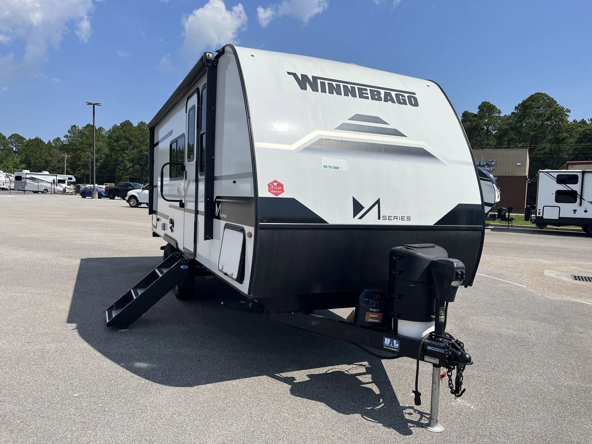 2025 Winnebago M-Series 1923RB - Photo 2
