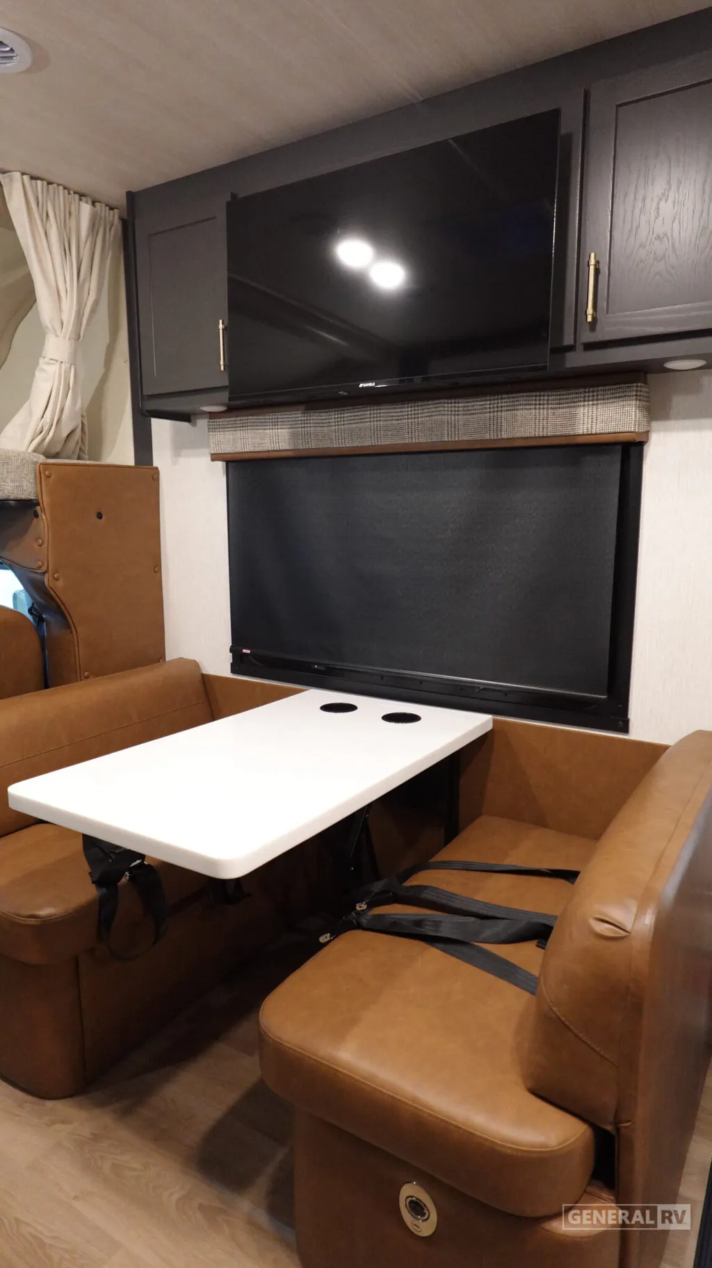 2027 Nexus Ghost 33DS, Photos photo 17