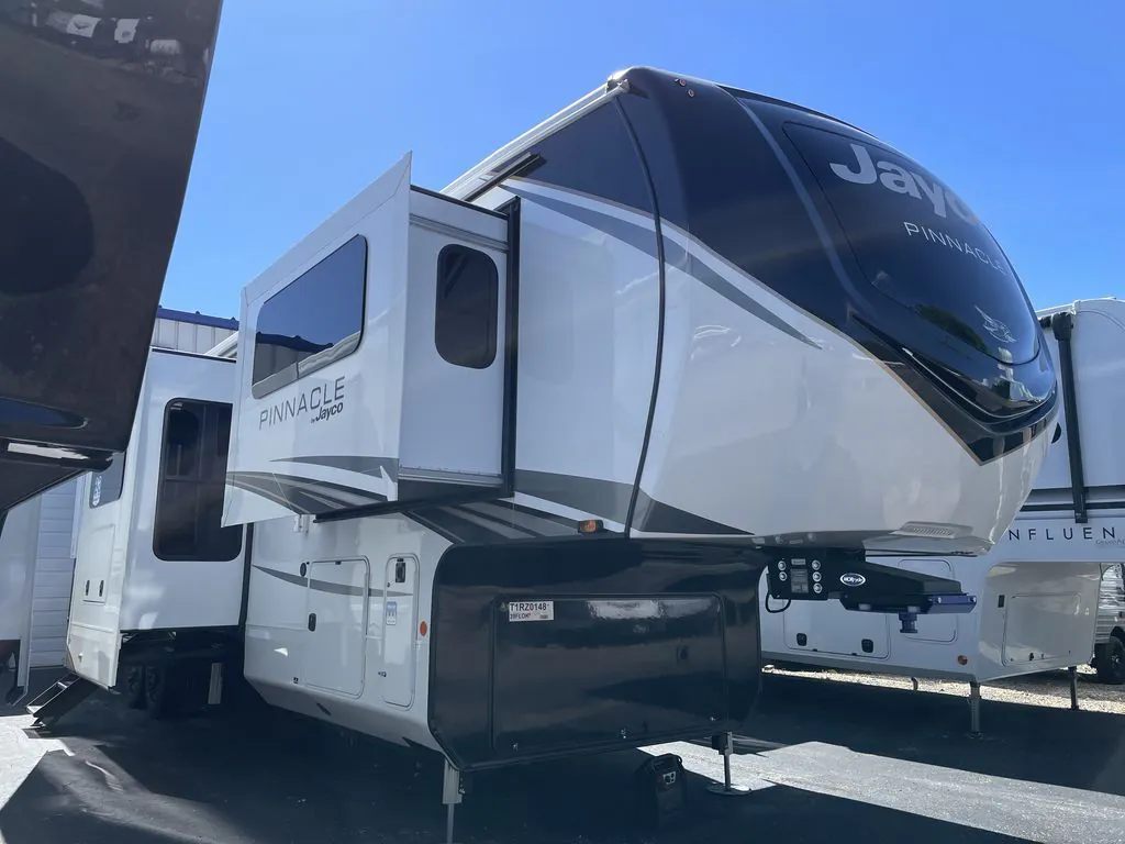 2026 Jayco Pinnacle 39FLOK - Photo 2
