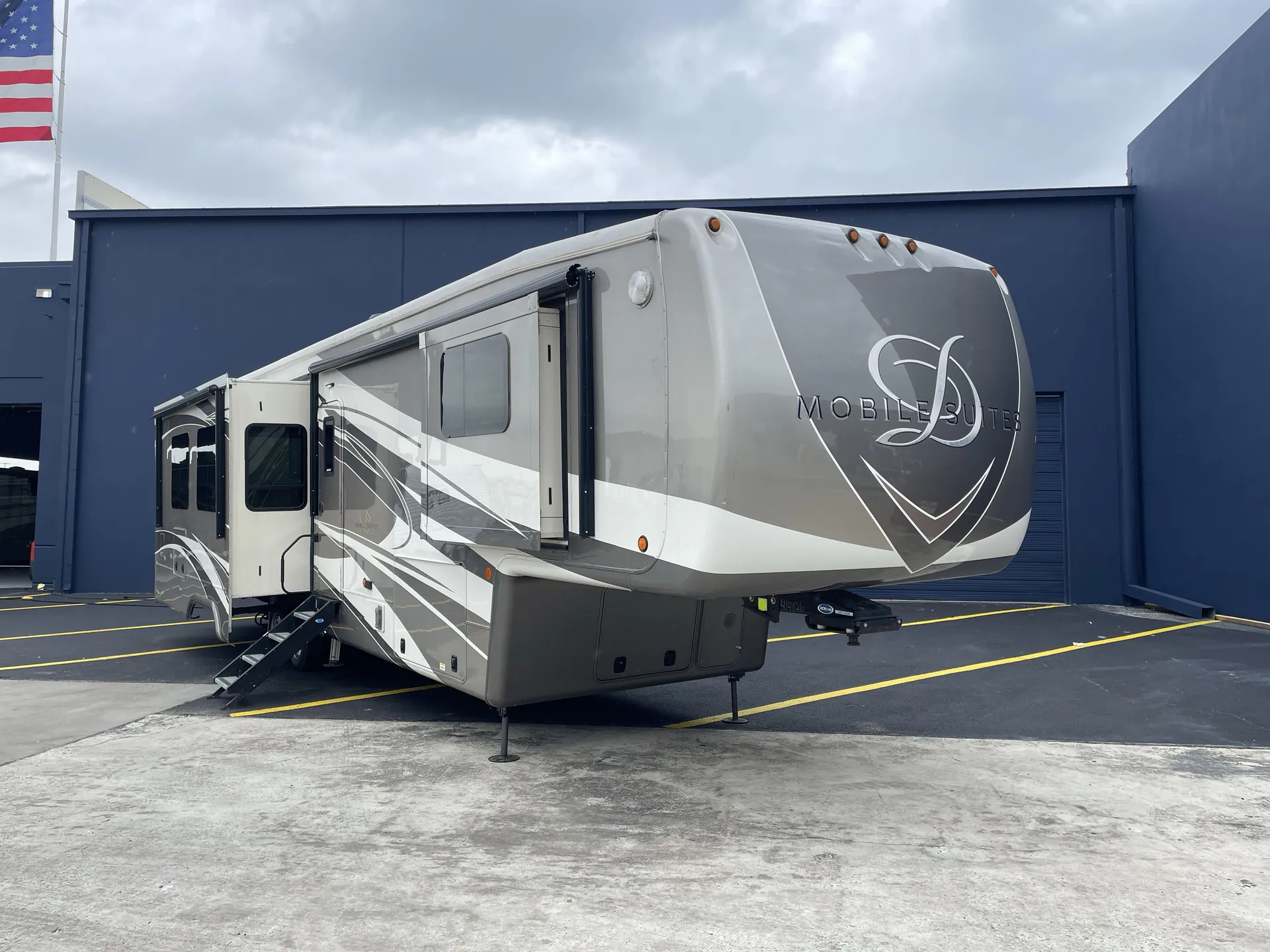 2020 DRV Mobile Suites 41RKSB4 - Photo 2