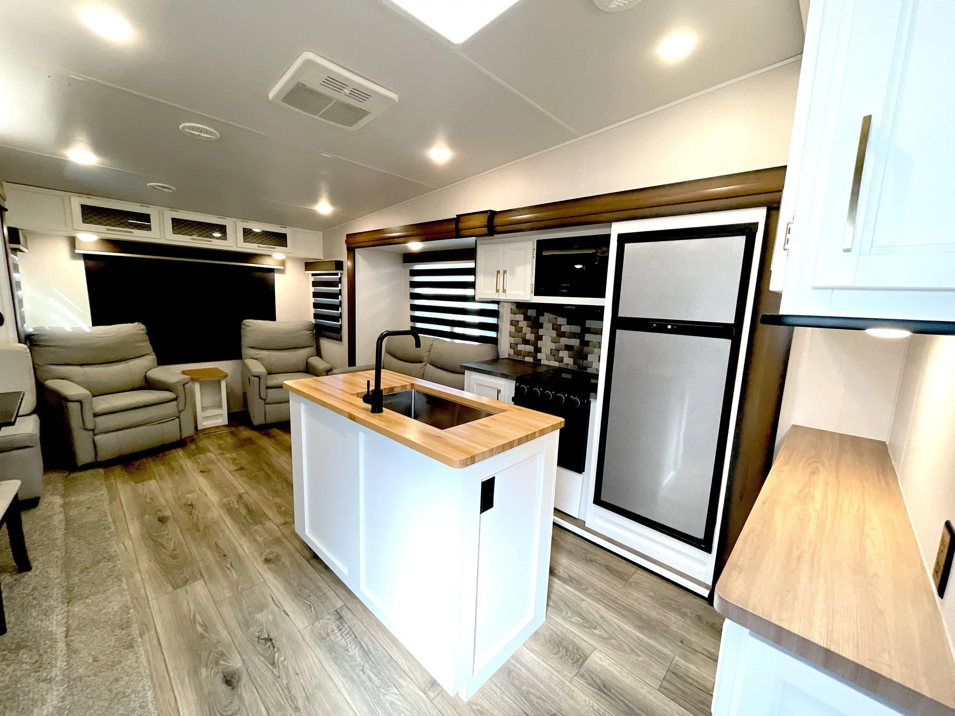 2021 Prime Time Crusader Lite 28RL — living area main