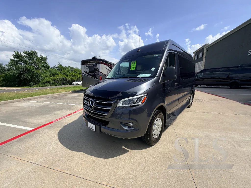 2024 Midwest Automotive Designs Luxe Cruiser D4, Photos photo 10