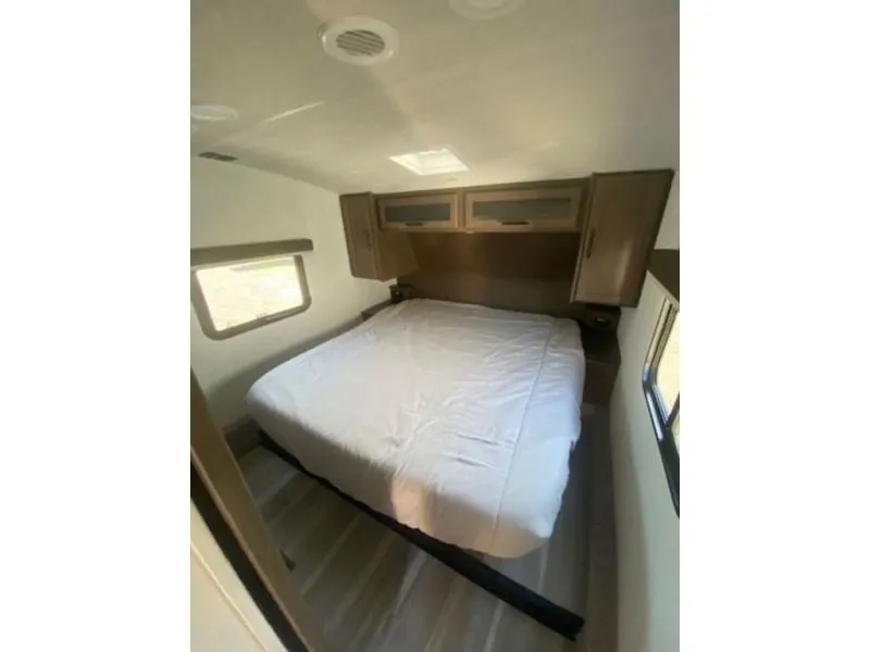 2026 Keystone RV Cougar Half-Ton 23MLE - Photo 3