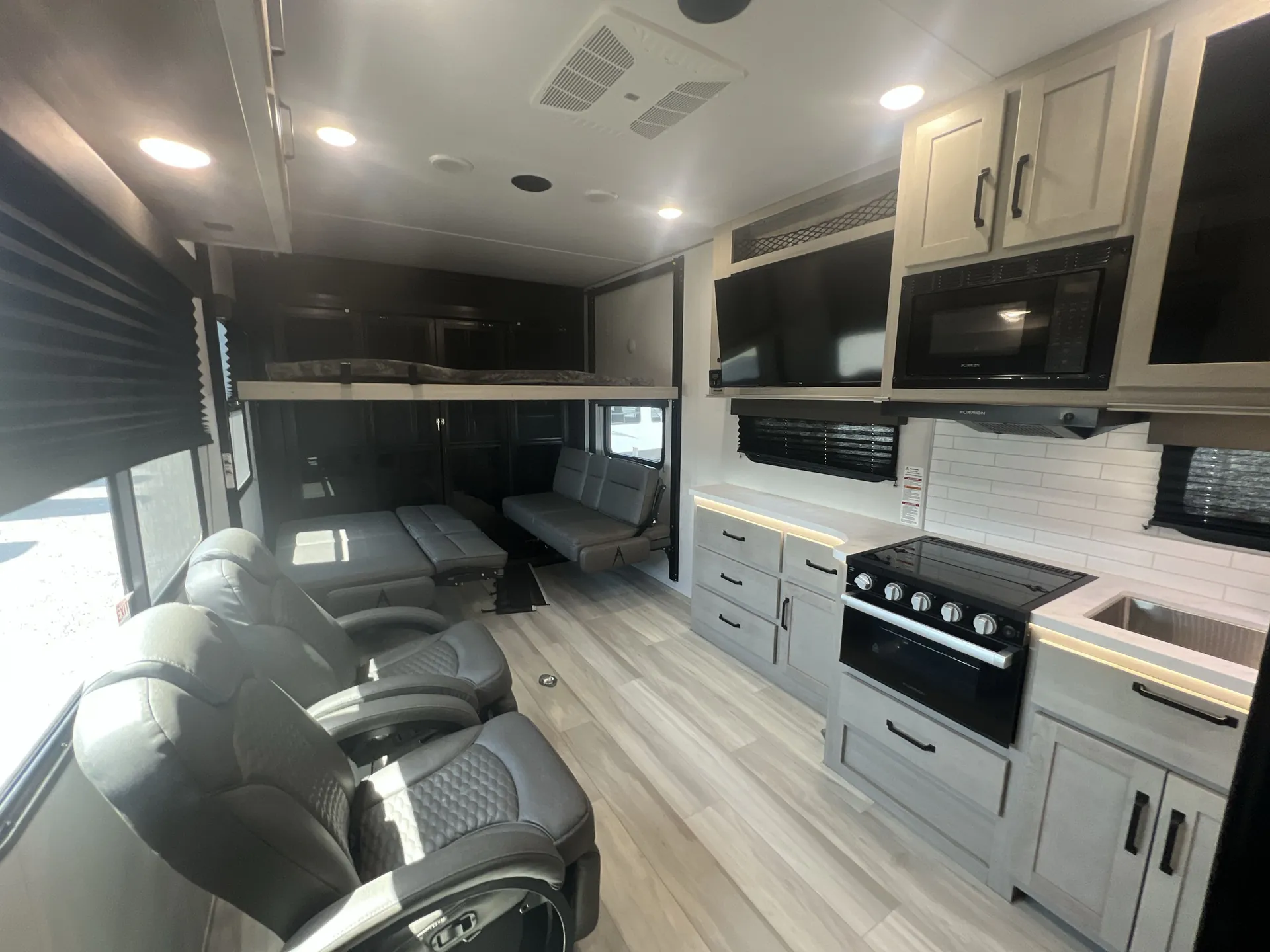 2025 Grand Design Momentum G-Class 27G — living area main