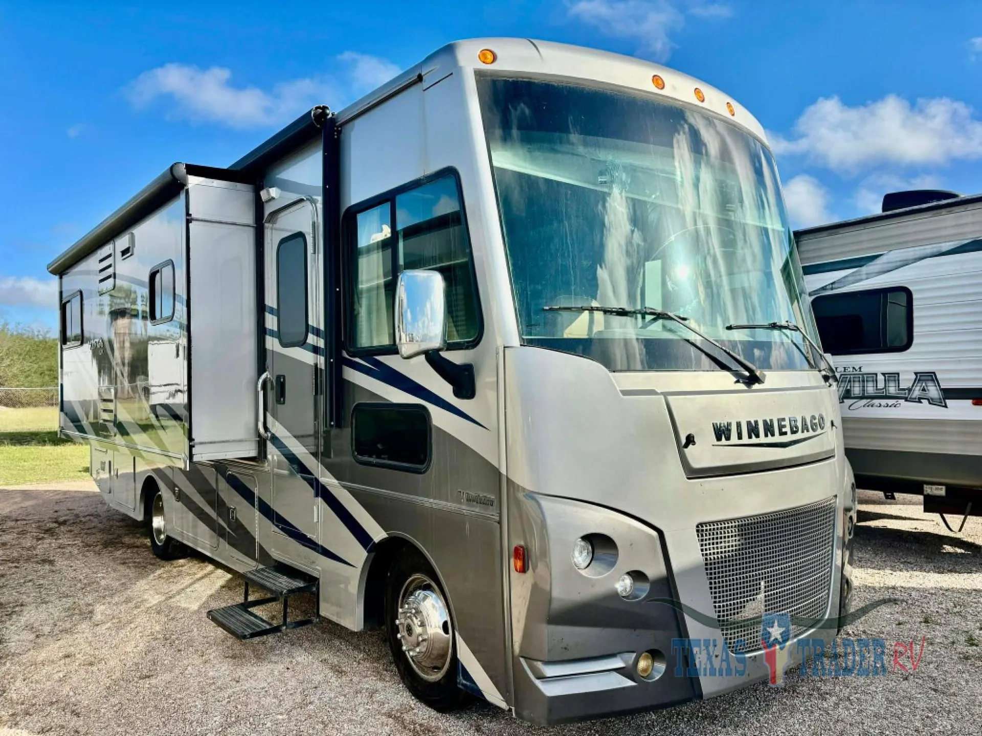 2018 Winnebago Vista LX 27N - Photo 2