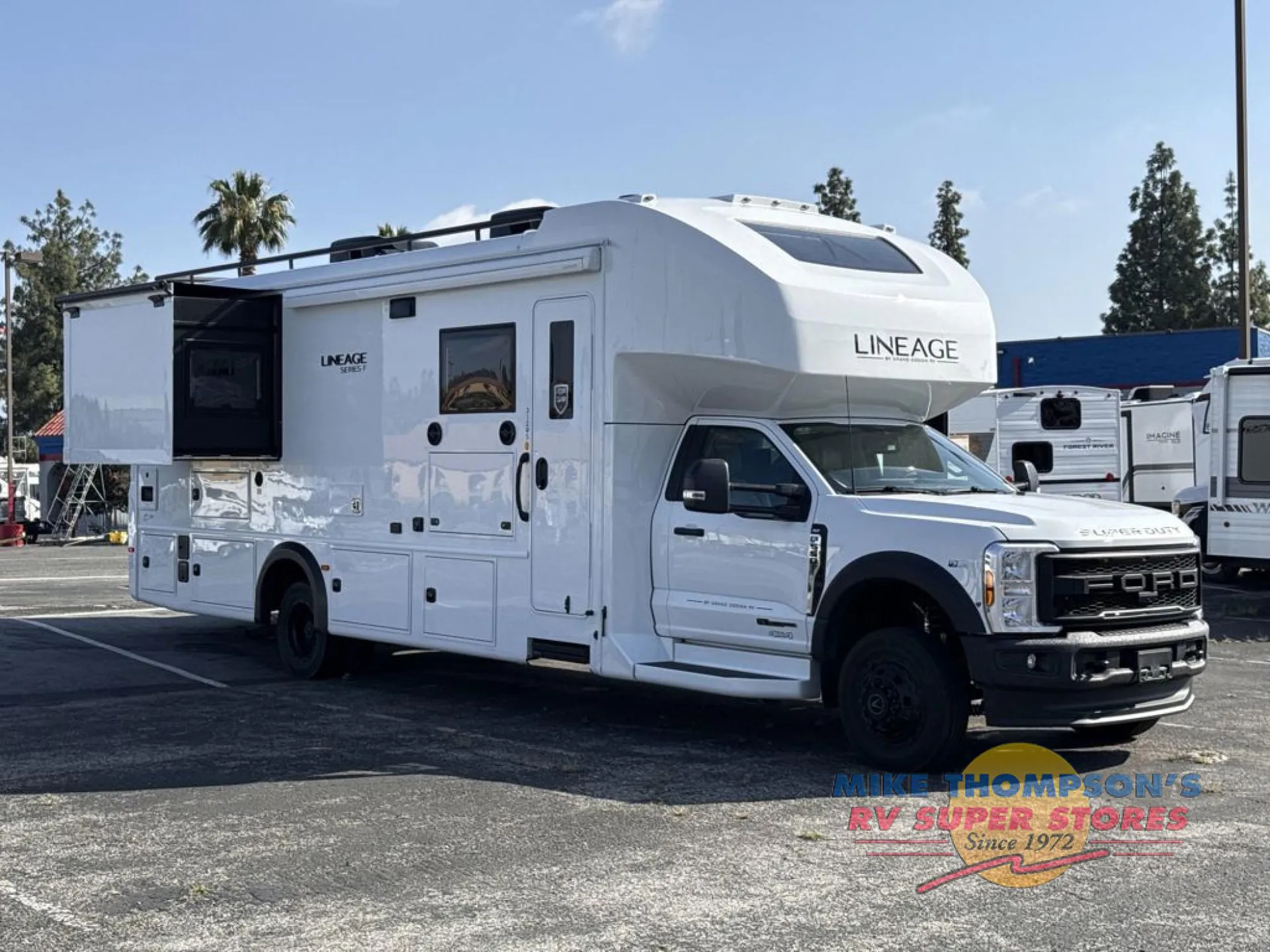 2026 Grand Design Lineage Series F 31ZW5 - Photo 2
