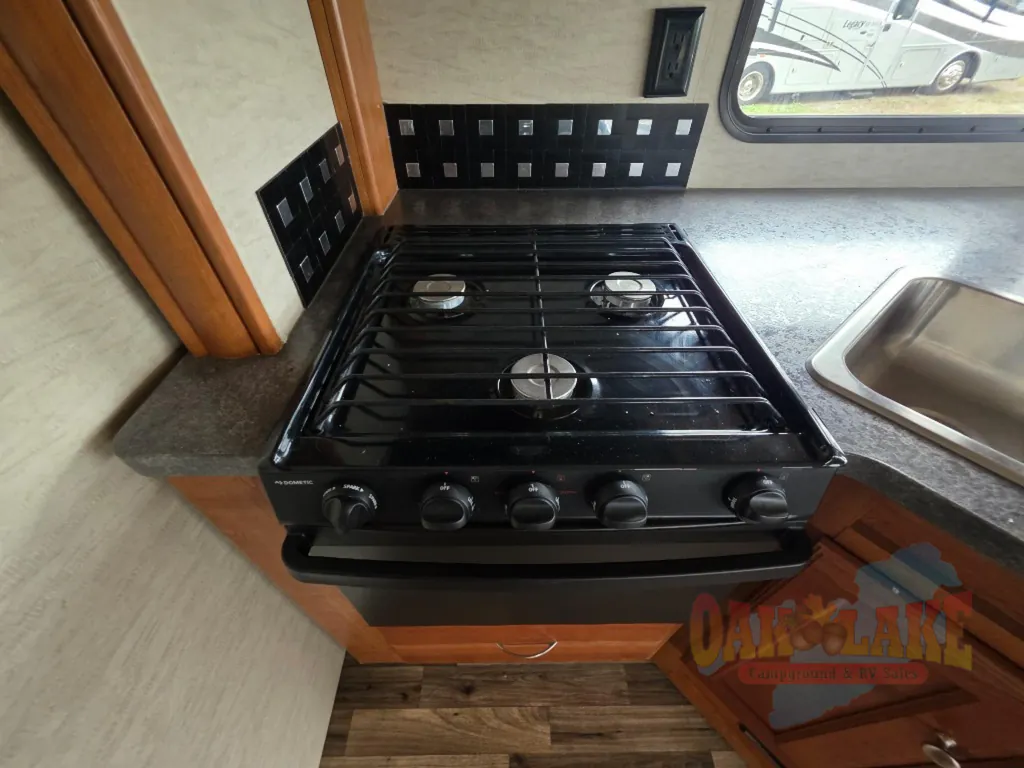 2018 Winnebago Sunstar 27P, Photos photo 18