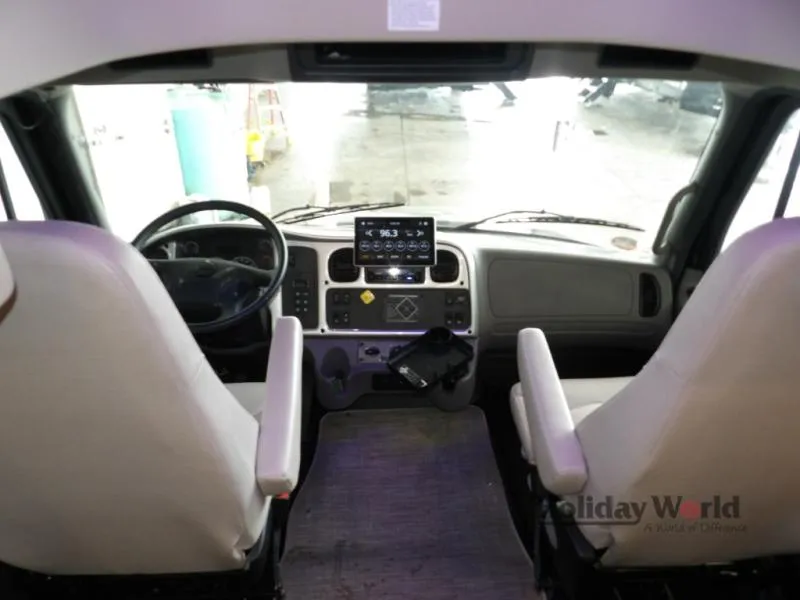 2024 Thor Motor Coach Pasadena 38BX - Photo 4