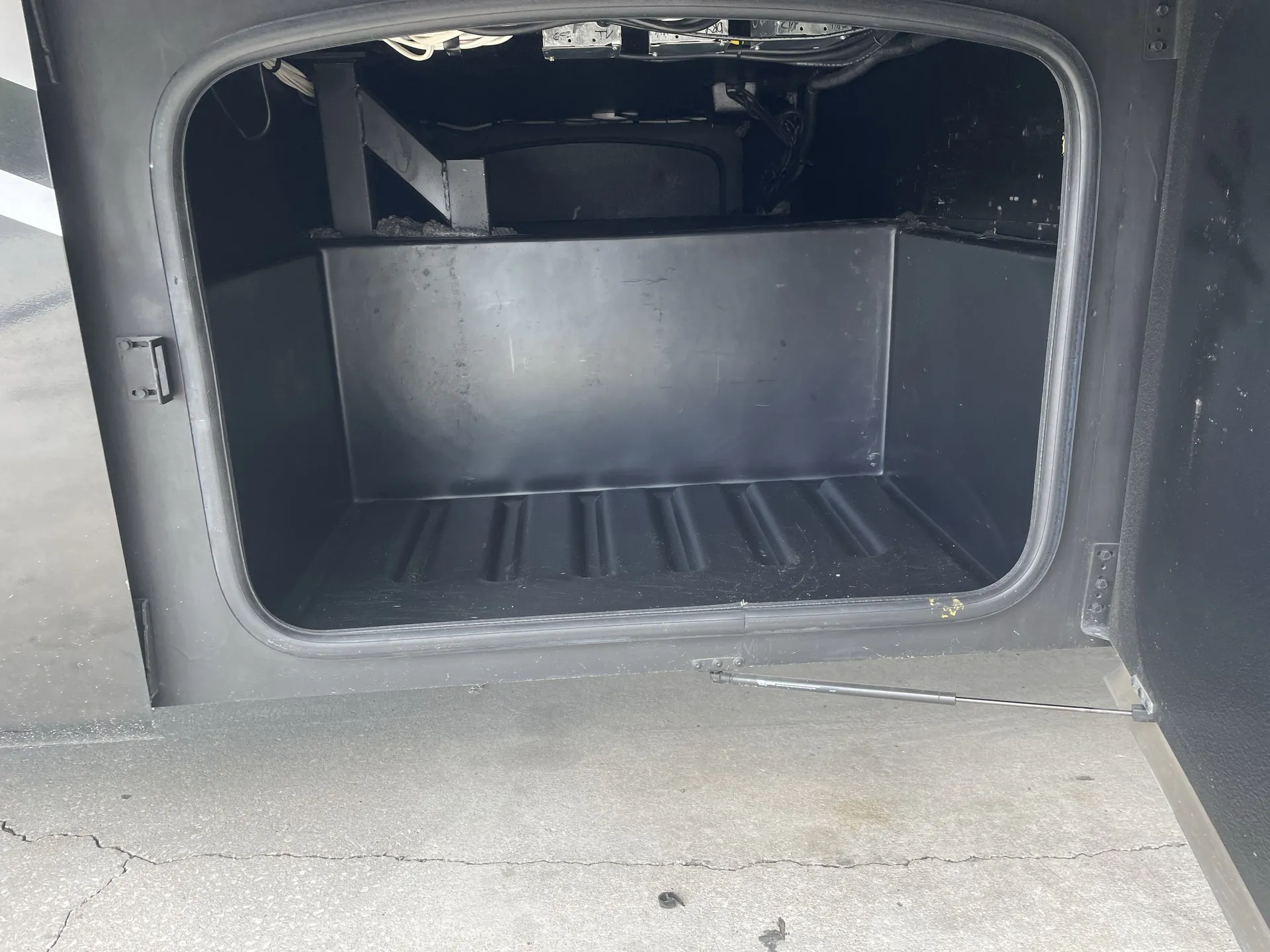 2021 Thor Motor Coach Challenger 35MQ — living area main