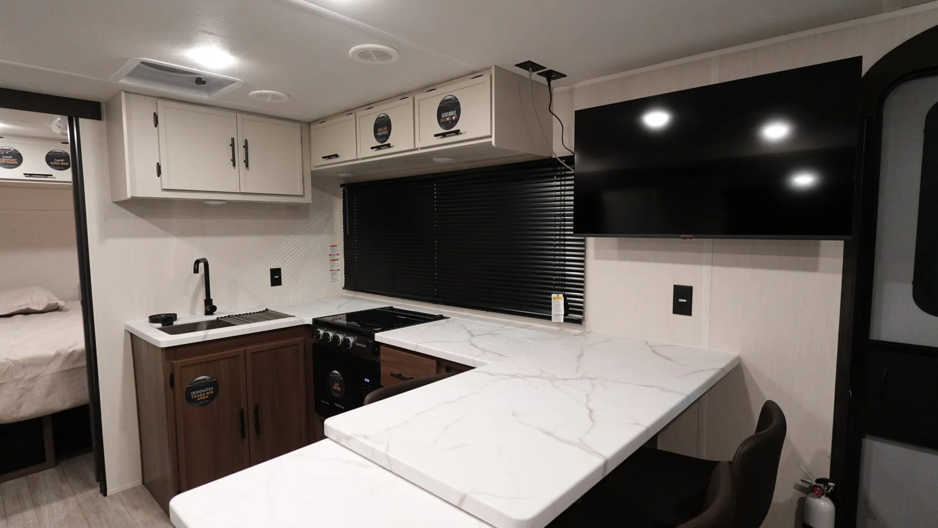 2026 Winnebago Micro Minnie 2108DS - Photo 2
