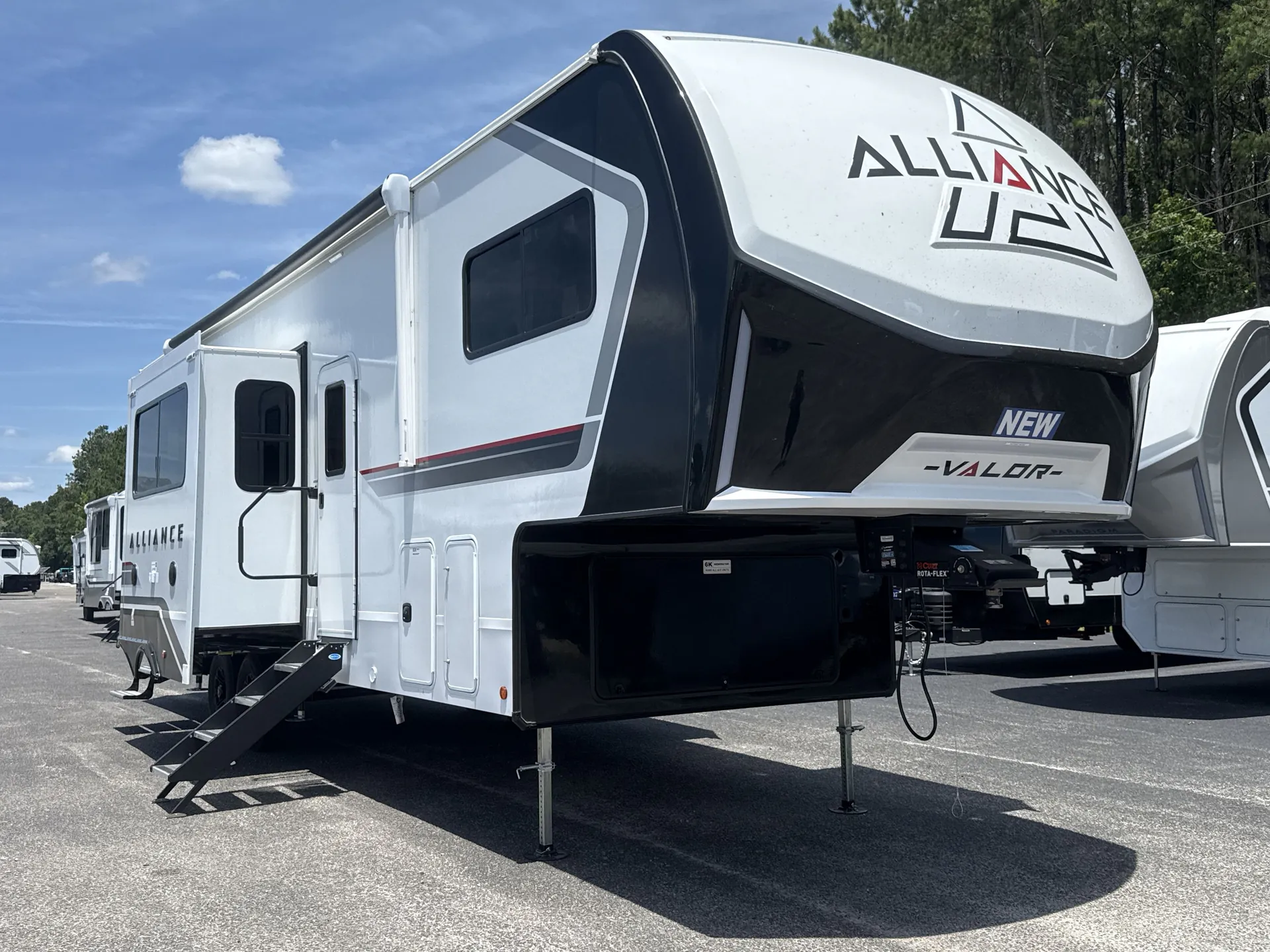 2027 Alliance RV Valor 32A10 - Photo 2