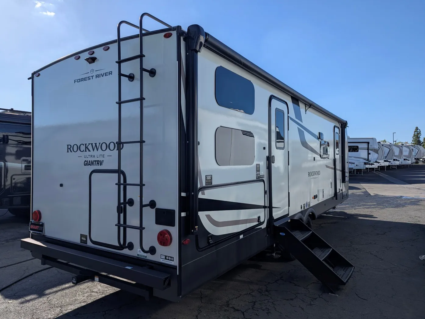 2027 Forest River Rockwood Ultra Lite 2706BH — Photo 7