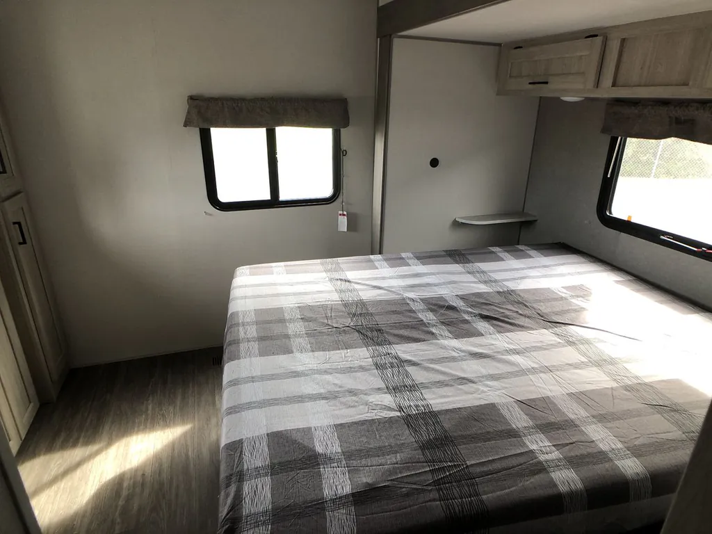 2026 Forest River Aurora 34BHTS 2 QUEEN BEDS, Photos photo 16
