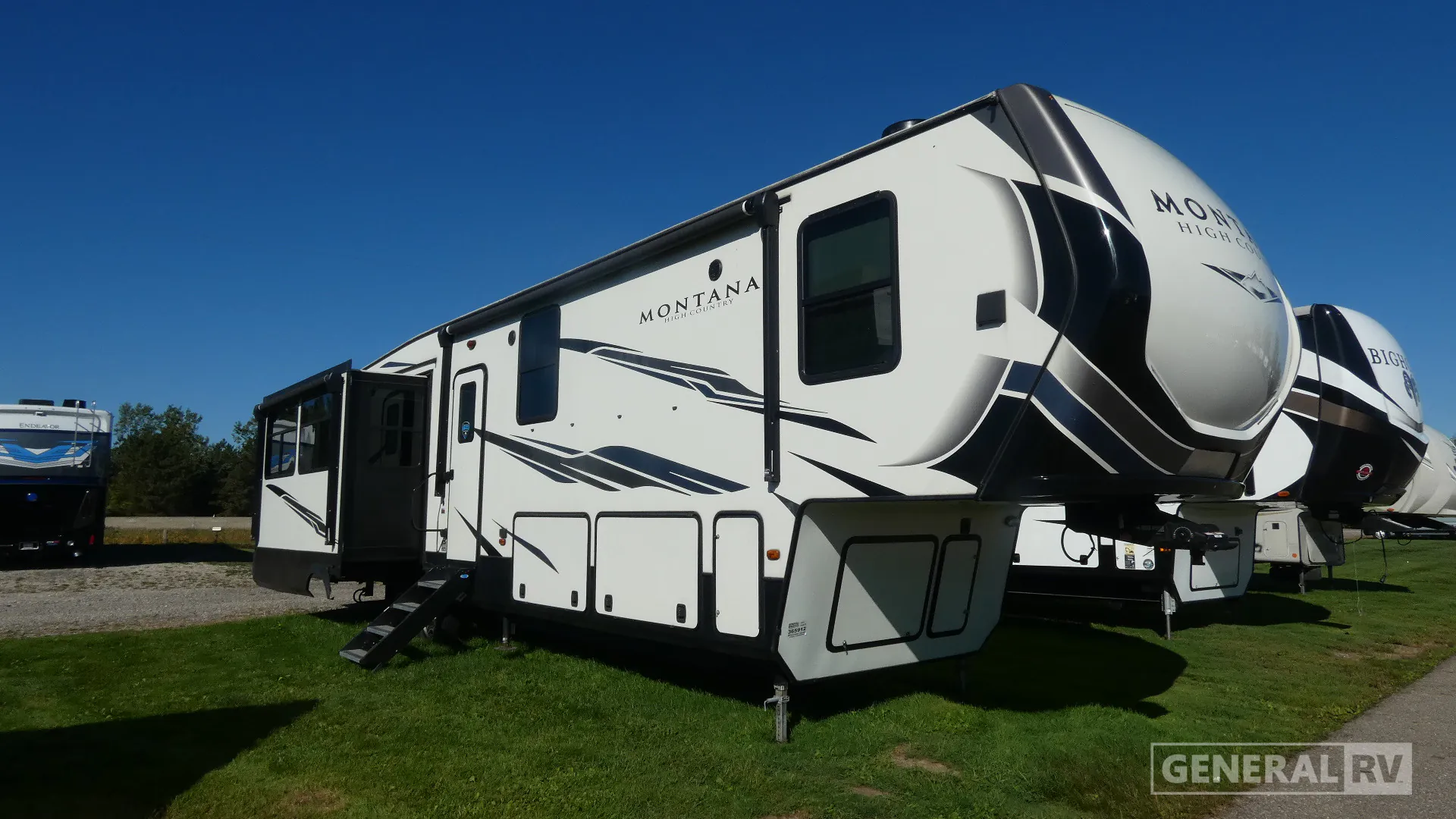 2021 Keystone Montana High Country 384BR - Photo 2