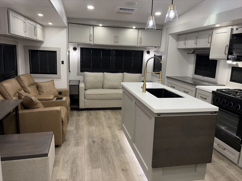 2025 Brinkley Model Z 3610, Photos photo 2