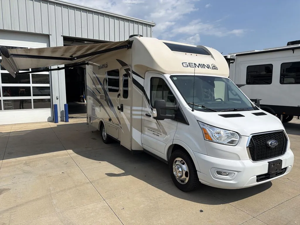 2023 Thor Motor Coach Gemini 23TW - Photo 2