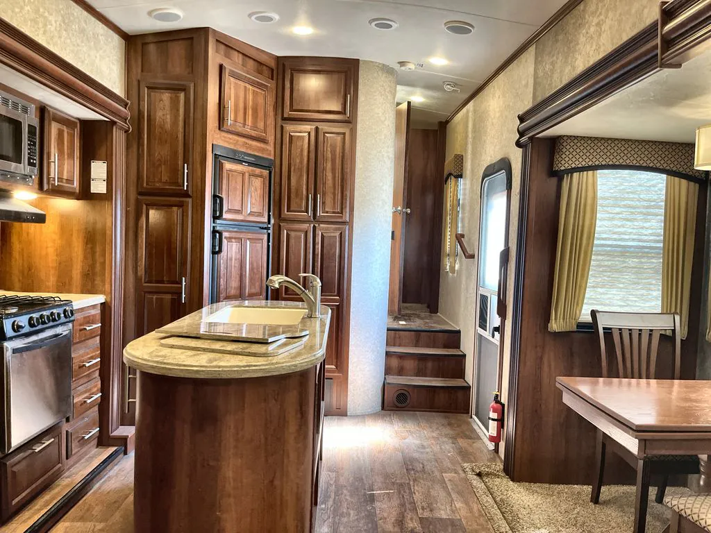 2015 Forest River Wildcat 295RSX - Photo 2