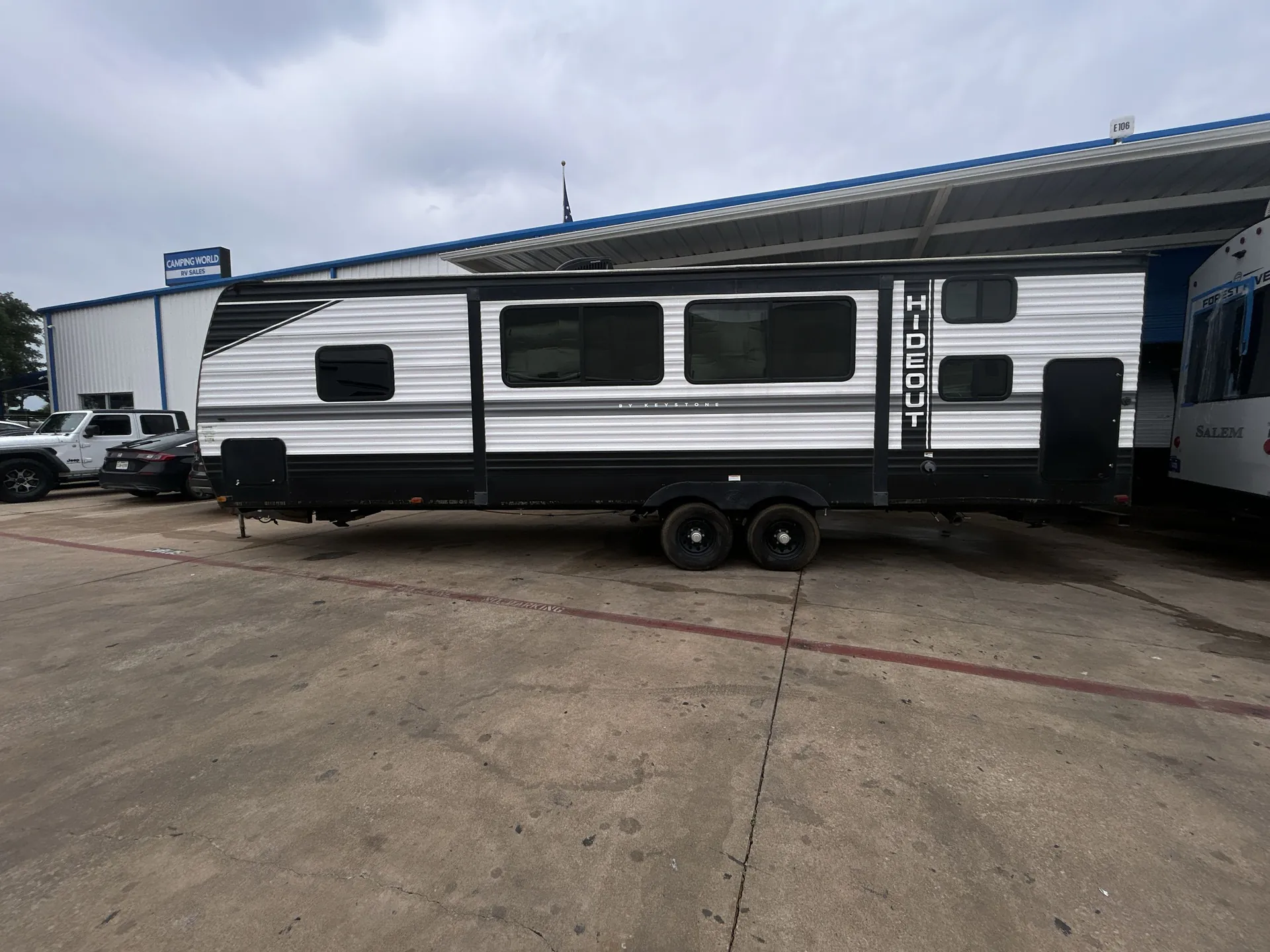 2022 Keystone Hideout 28BHSWE — campside