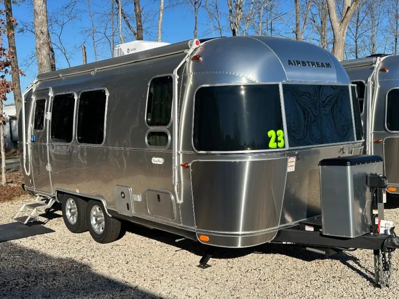 2026 Airstream Flying Cloud 23FB - Photo 3