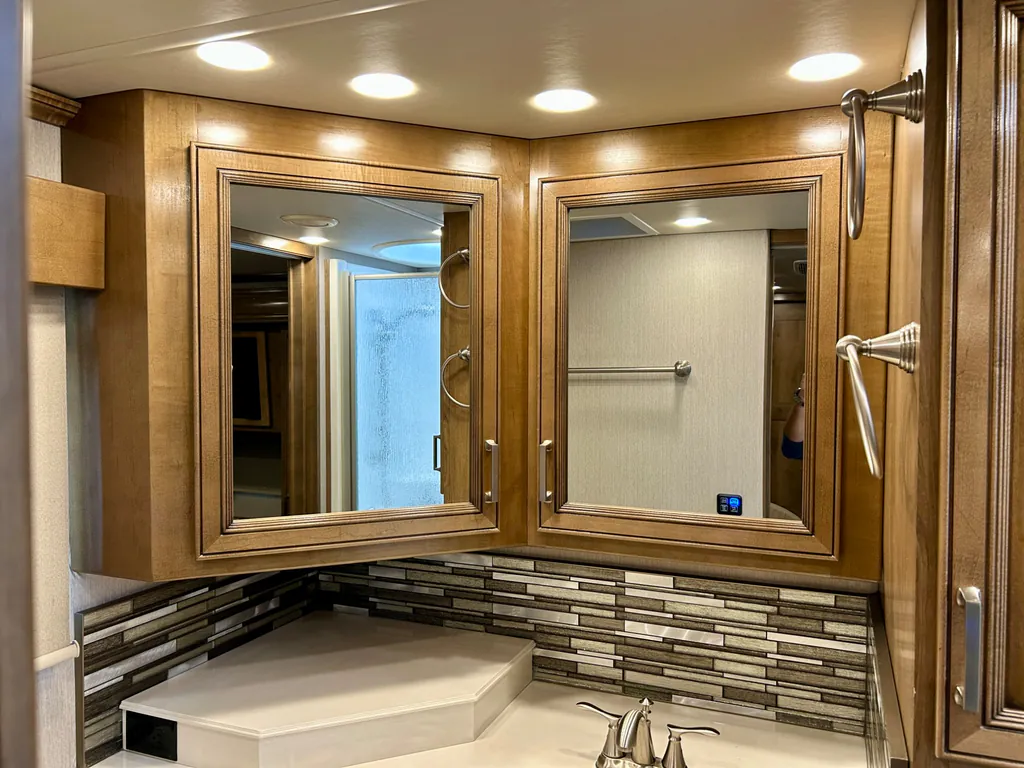2020 Fleetwood Pace Arrow LXE 38K, Photos photo 33