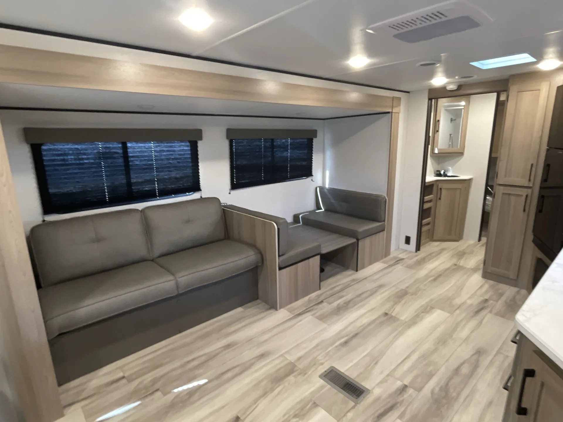 2026 Keystone Coleman 25R — living area main