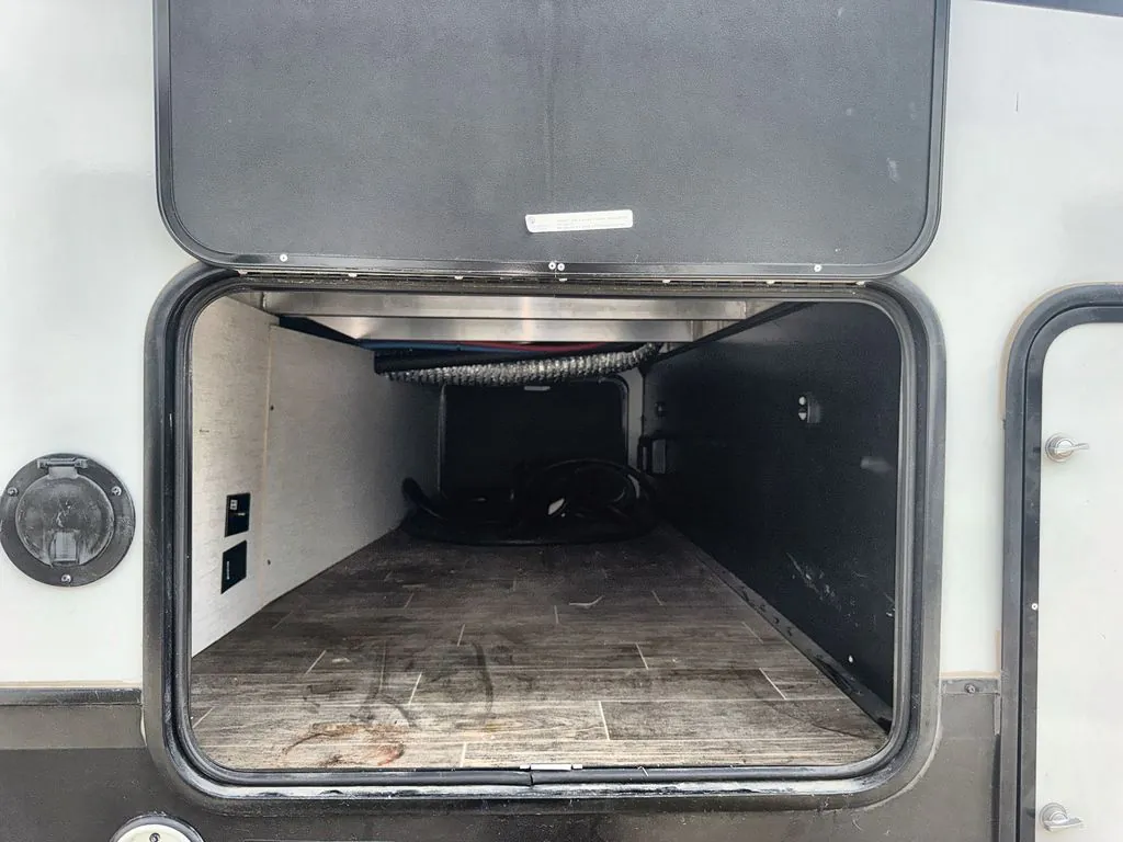 2022 Forest River Cherokee Arctic Wolf 287BH - Photo 4