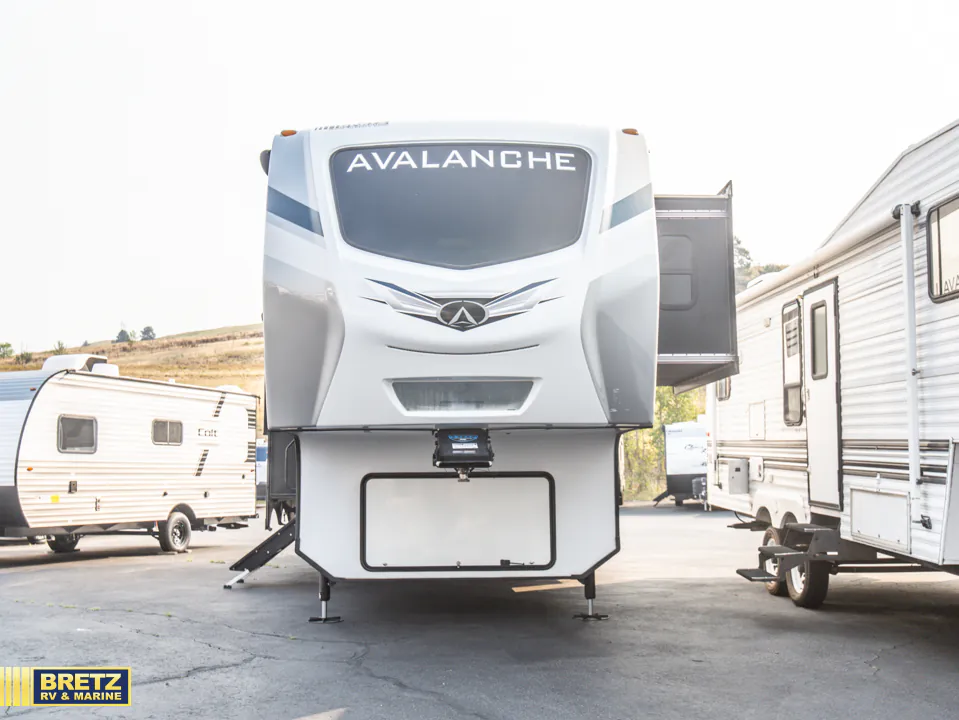 2022 Keystone Avalanche 312RS - Photo 3