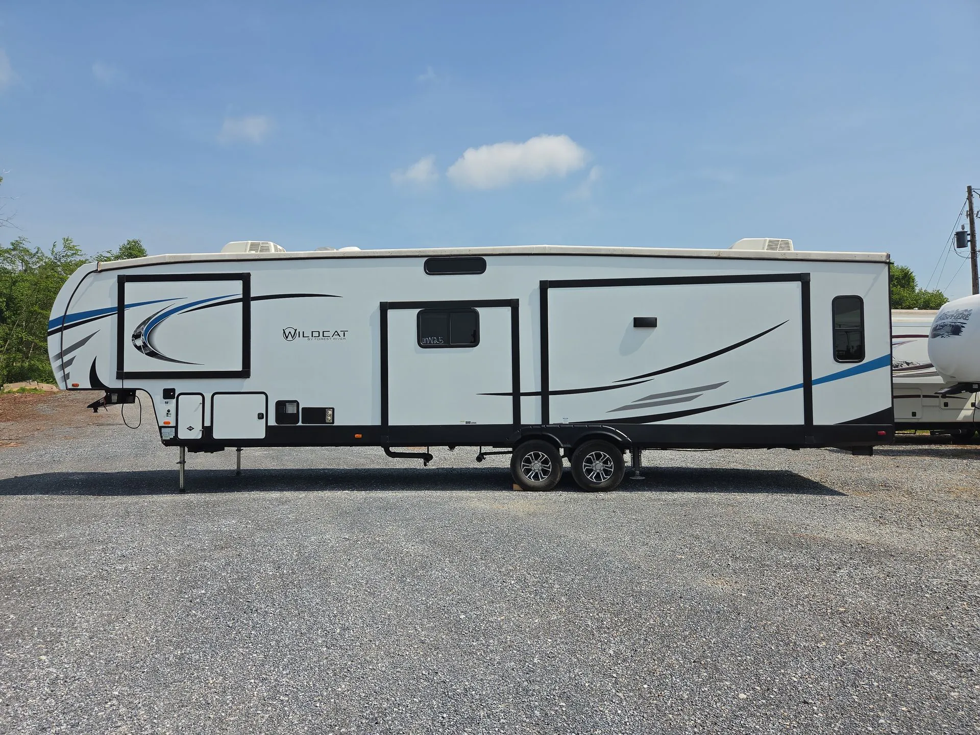 2022 Forest River Wildcat 369MBL — Photo 5