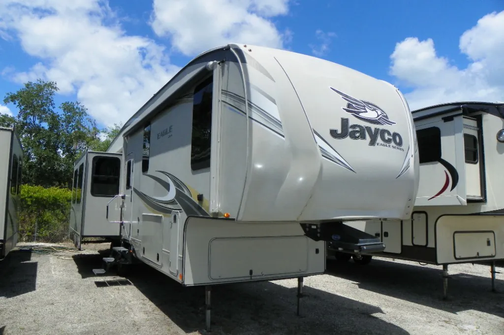 2019 Jayco Eagle 321RSTS - Photo 2