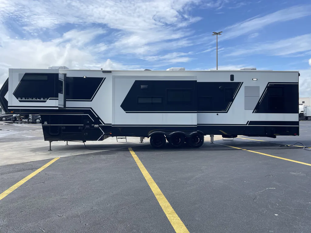 2025 Brinkley Model G 4100, Photos photo 5
