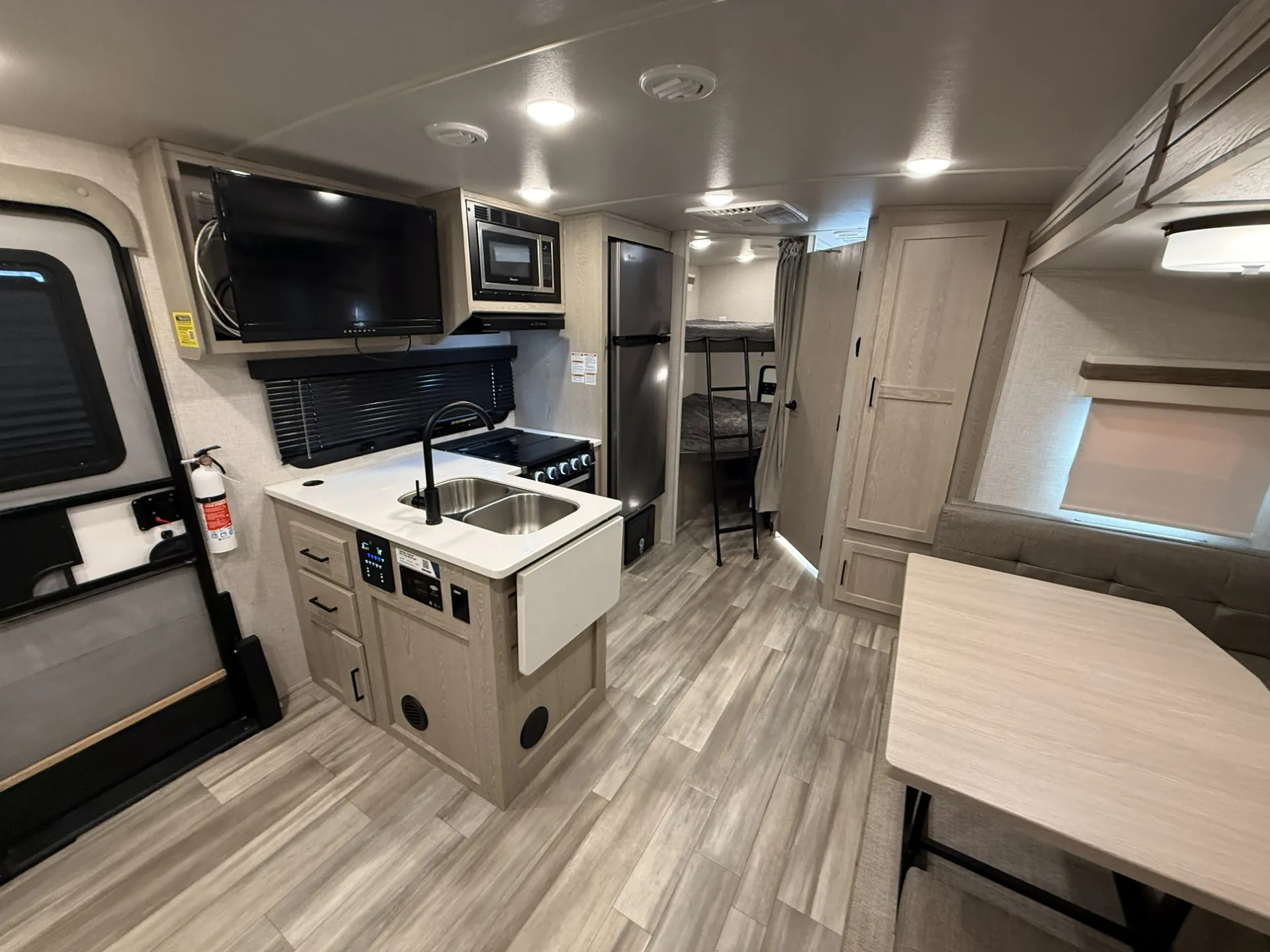 2023 Forest River Rockwood Mini Lite 2509S - Photo 3