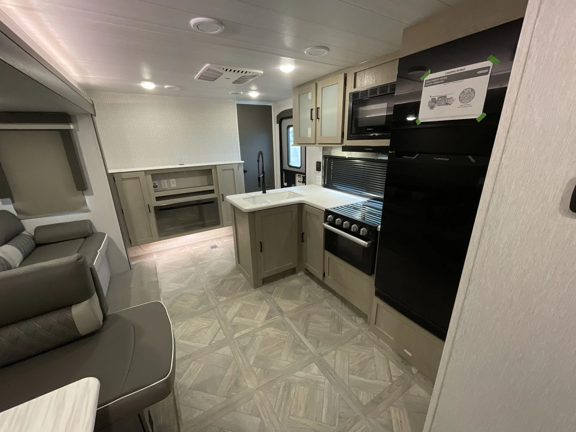 2024 Forest River Salem 31KQBTS — living area main