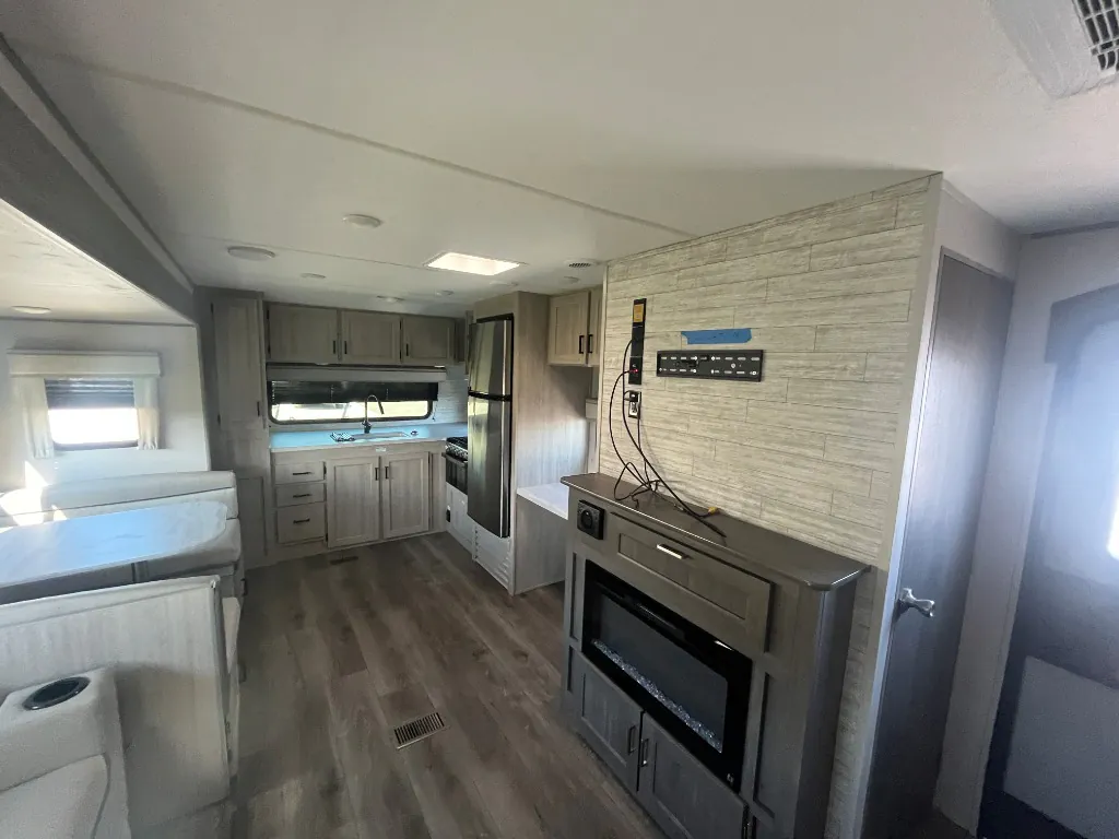 2024 Coachmen Catalina Legacy Edition 333FKTS, Photos photo 17