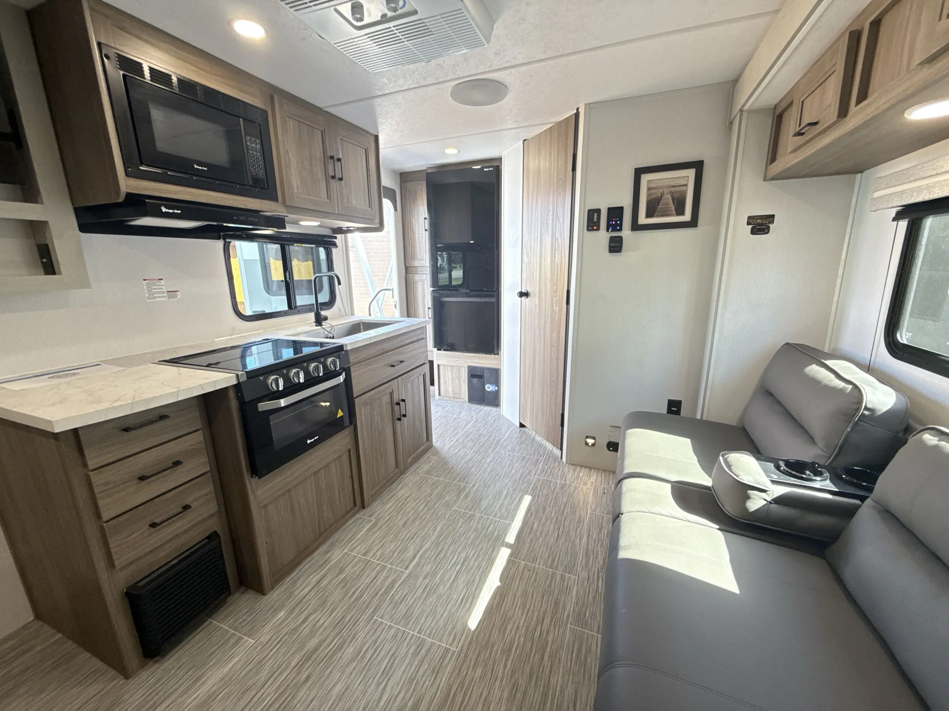 2025 Coachmen Freedom Express Select 19SE — living area main