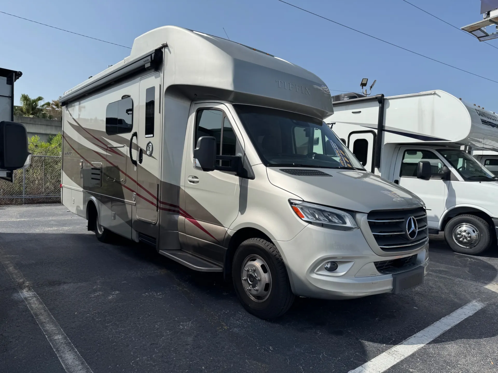 2023 Tiffin Wayfarer 25 RW - Photo 2
