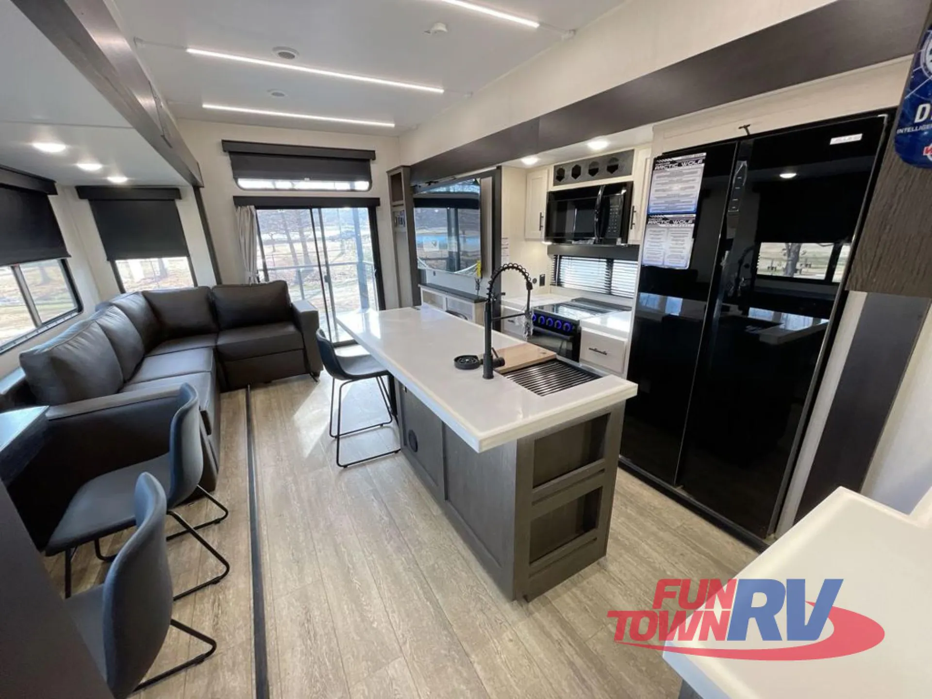 2025 Forest River Cherokee Arctic Wolf 3800DECK - Photo 4
