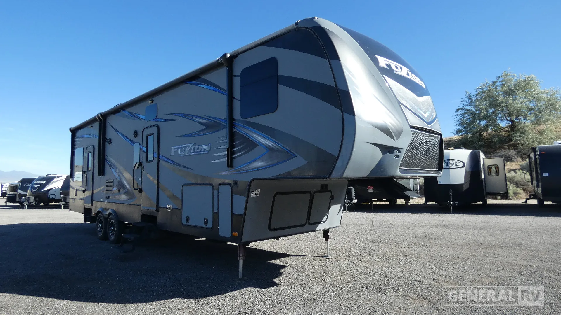 2015 Keystone Fuzion 325 - Photo 2