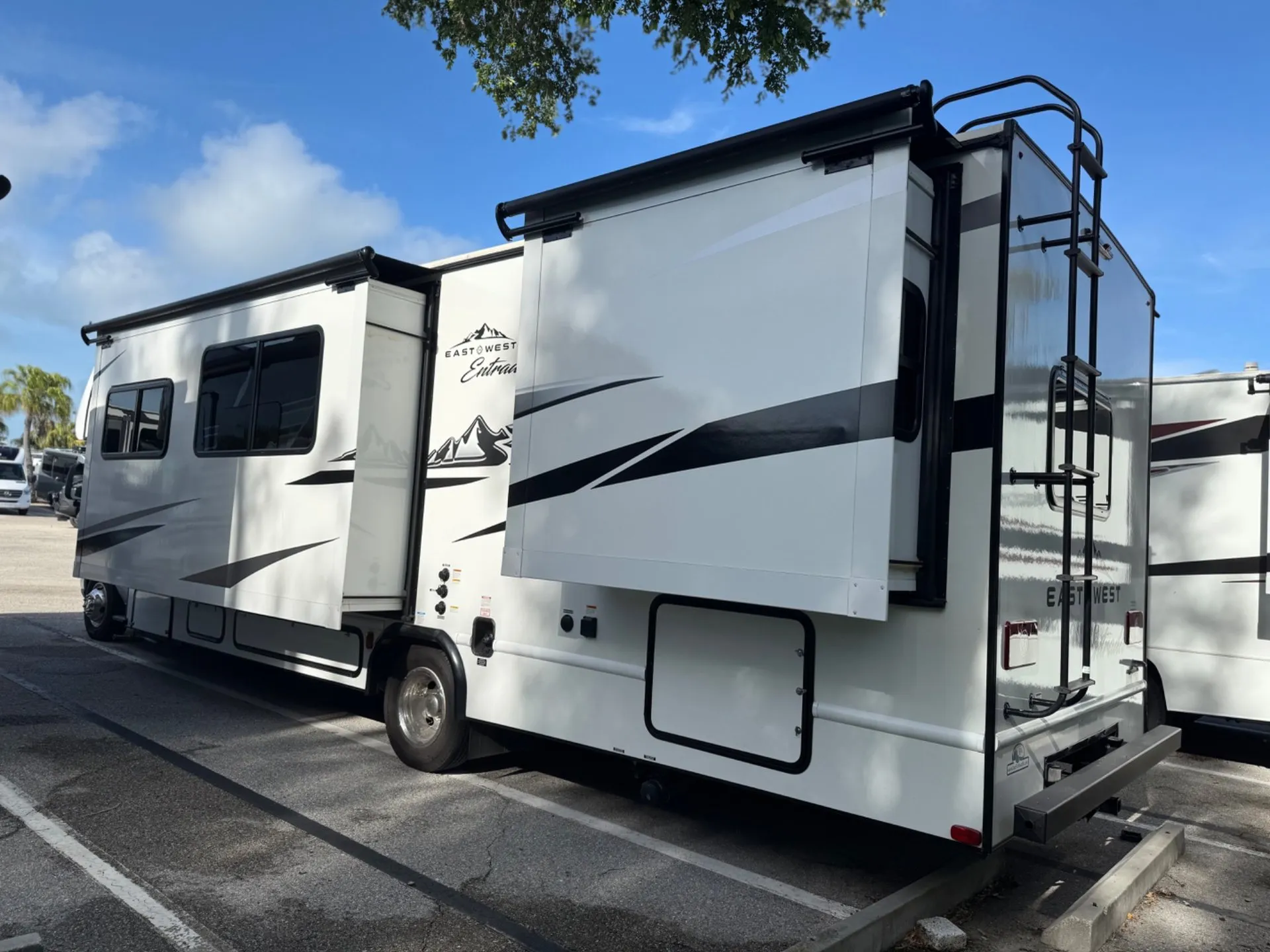 2024 FOREST RIVER ENTRADA 2950OK - Photo 3