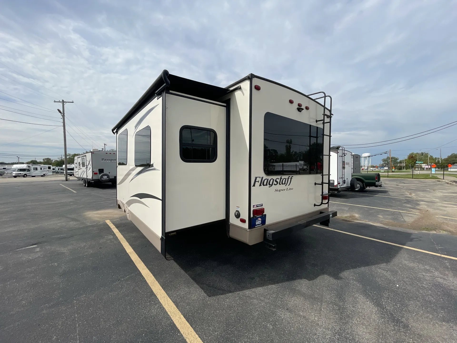 2017 Forest River Flagstaff Super Lite 26RLWS — living area main