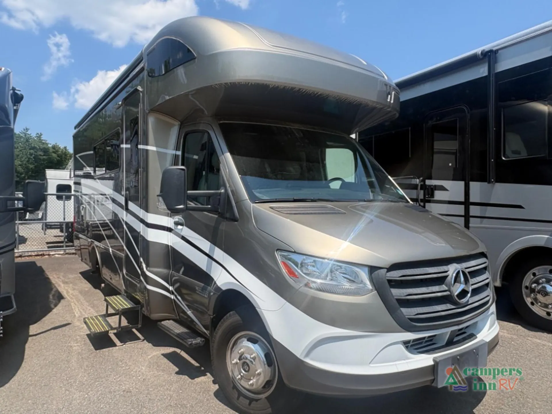 2020 Winnebago Navion 24D - Photo 2