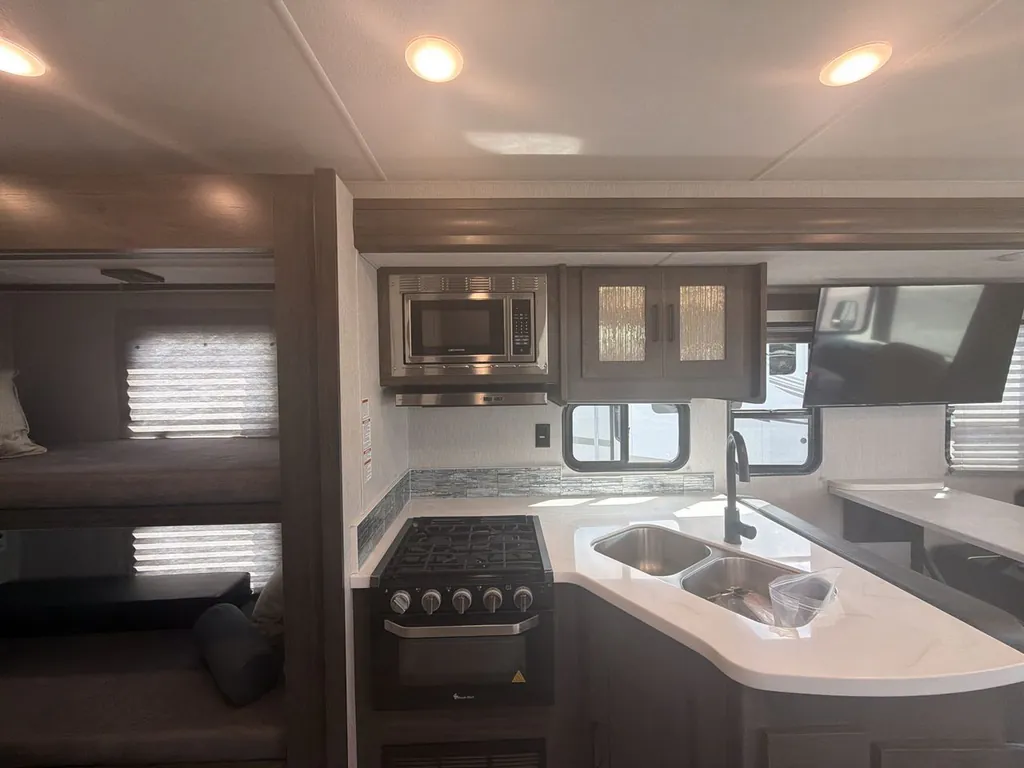 2024 Coachmen Pursuit 31BH, Photos photo 6