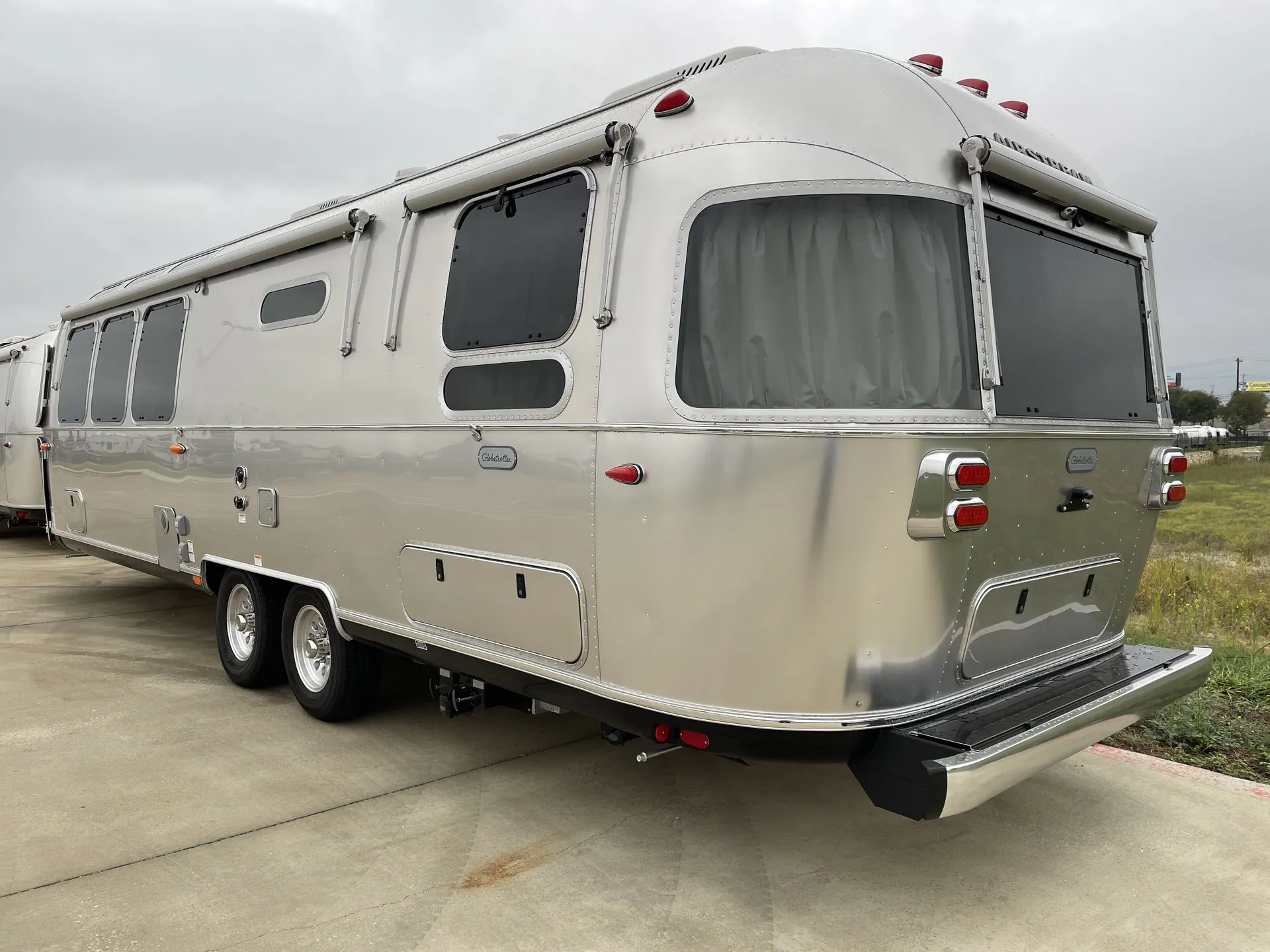 2027 Airstream Globetrotter 30RB Twin - Photo 3