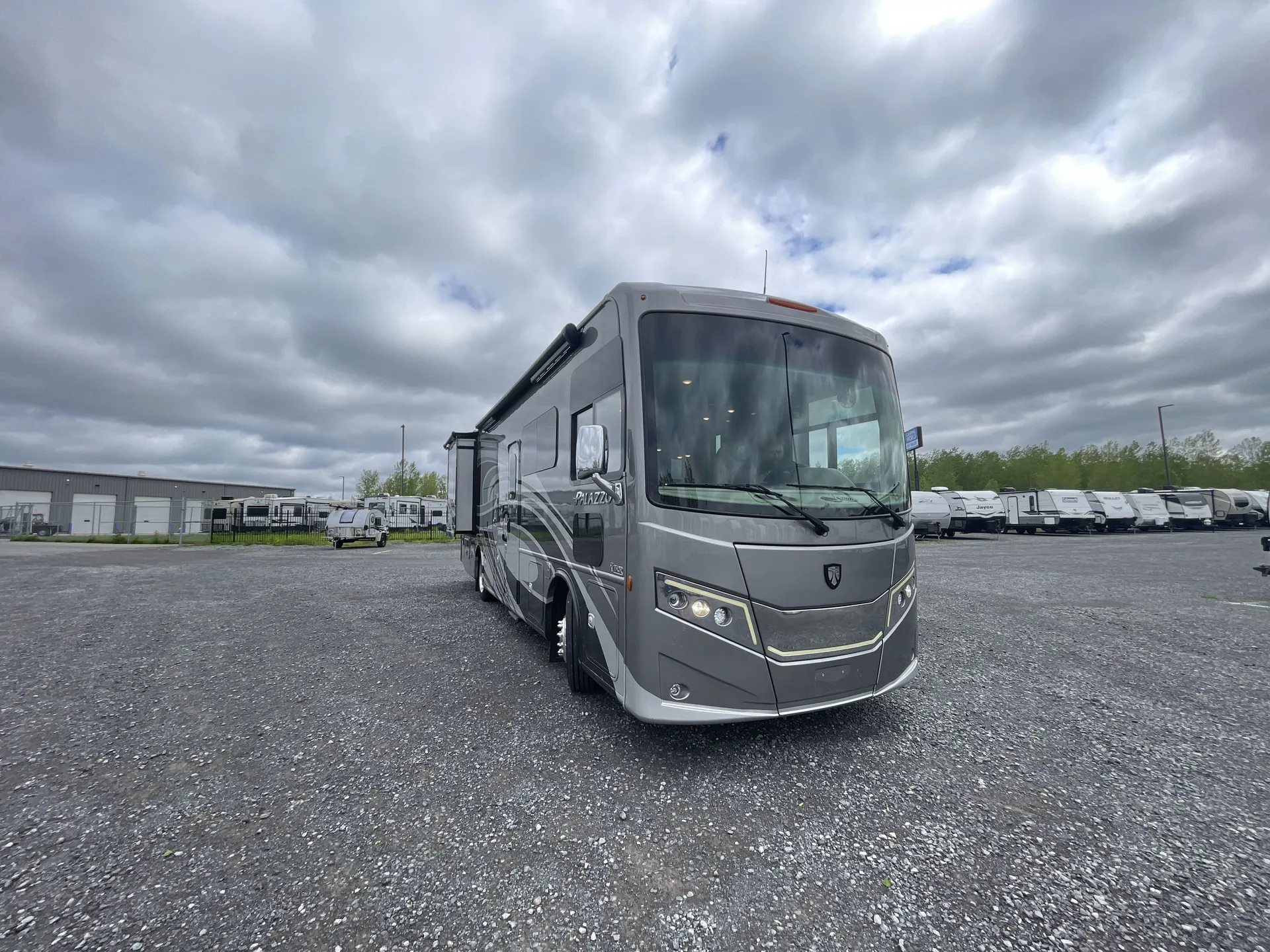 2022 Thor Motor Coach Palazzo 33.6 - Photo 2