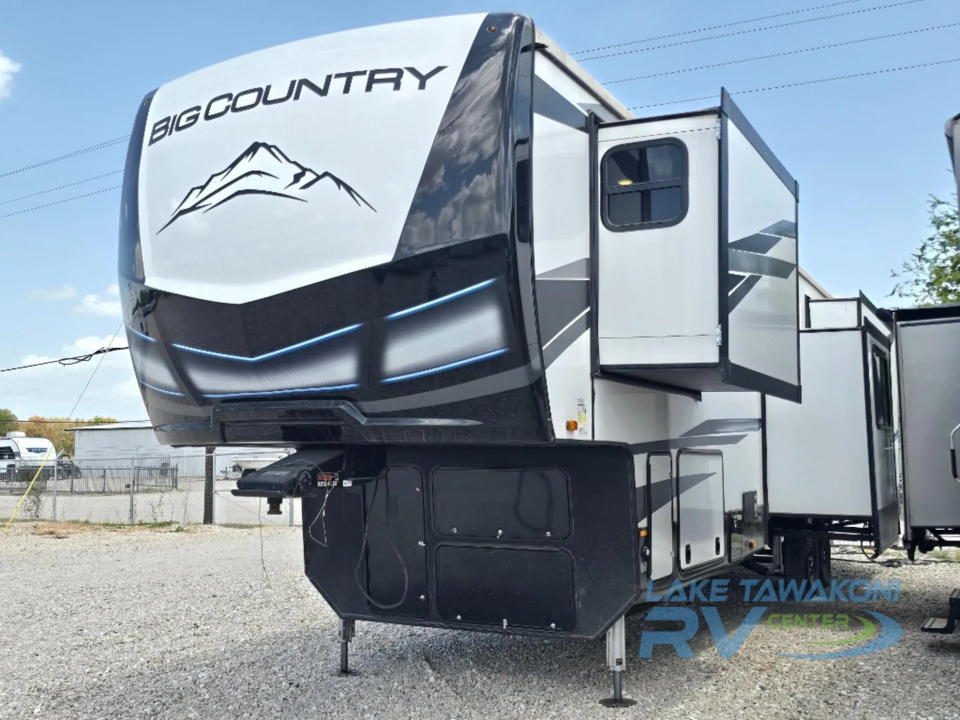 2024 Heartland Big Country 3900MO - Photo 3