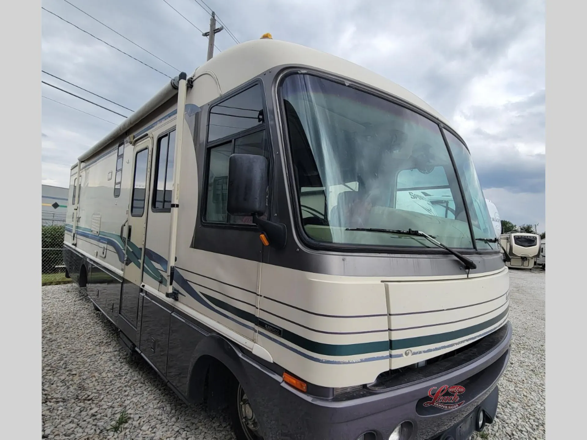 1995 Fleetwood Pace Arrow 33D - Photo 4